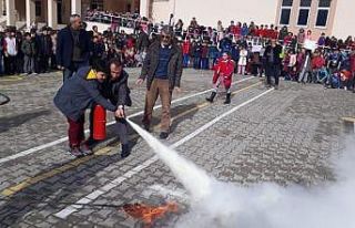 Öğrencilerden yangın tatbikatı