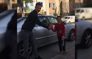 Öğretmenden öğrencilerin evlerine kitap servisi