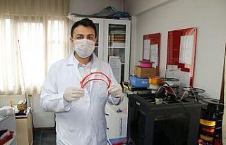 Öğretmenler sağlık çalışanlarına kalkan üretmeye...