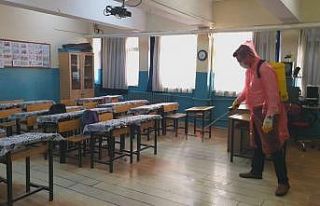Okul müdüründen korona virüse karşı tedbir