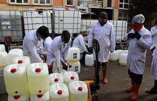 Okulu fabrikaya çevirip, 10 günde 150 ton hijyen...