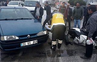 Otomobil ile motosiklet çarpıştı: 1 yaralı