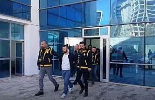 Otomobilde infaz edip acil servis kapısına bıraktılar