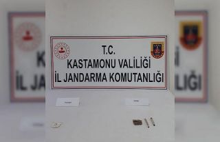 Otomobilde uyuşturucu kullanırken jandarmaya yakalandı
