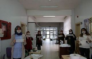 Özel bireyler sağlıkçılar için maske üretimine...