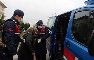 (Özel) Jandarma ekipleri yaşlılar için semt pazarına...