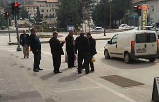 (Özel) Oturacak bank, açık kahvehane bulamayınca...