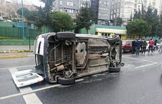 (Özel) Park halindeki otomobillere çarpan araç...