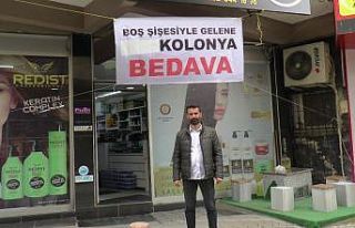(Özel) Şişesini getirene bedava kolonya dağıtıyor