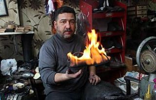 (Özel) Temizlik ayakta başlar diyerek ayakkabıları...