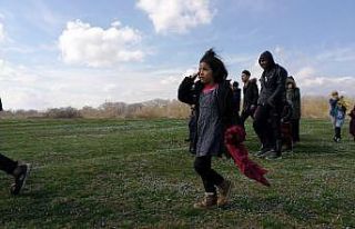 (Özel) Yunan güvenlik güçleri yakaladığı mültecileri...