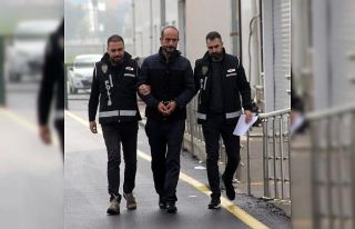 Peruklu kalpazanı vatandaş yakalayıp darp etti