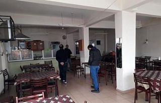 Polis kıraathaneleri bastı