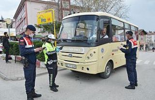 Polis ve Jandarma ekipleri minibüslerin yolcu kapasitelerini...