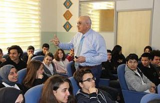Rektör Ataç liselilere ders verdi