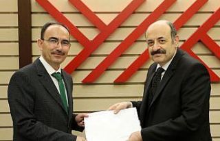 Rektör Beydemir mazbatasını aldı