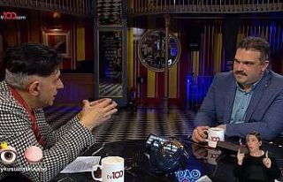 Rektör Çomaklı Okan Bayülgen’e Anadolu Üniversitesi’ni...