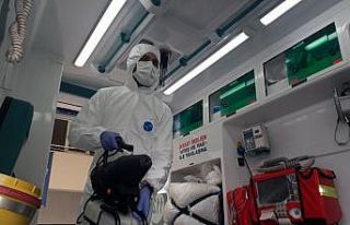 Riskli hasta taşıyan ambulanslar dezenfekte ediliyor
