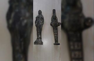 Roma dönemine ait heykelleri satmaya çalmışırken...