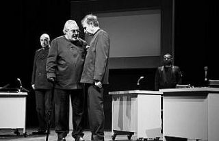 Rutkay Aziz “1984 - Büyük Gözaltı” oyunu ile...