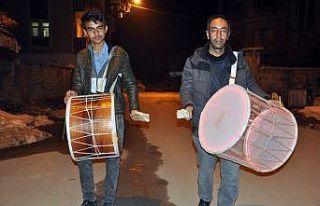 Sağlık çalışanlarına davullu destek