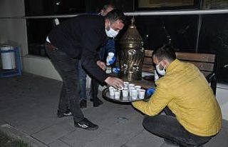 Sağlık çalışanlarına salep ikramı