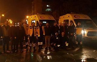 Sağlıkçılardan vatandaşlara destekleri için...