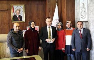 Şampiyon öğretmenlerden Milli Eğitim Müdürü...