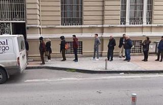 Samsun’da banka önlerinde kuyruk oluştu