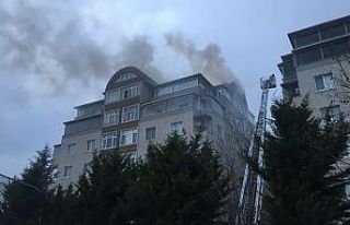 Sancaktepe’de korkutan yangın: Çatı katı alev...