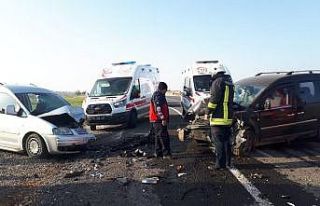 Şanlıurfa’da otomobiller çarpıştı: 6 yaralı