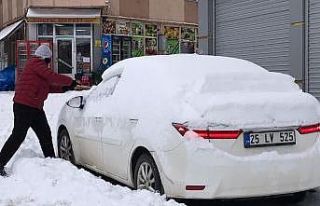 Sarıkamış’ta yoğun kar yağışı etkili oluyor