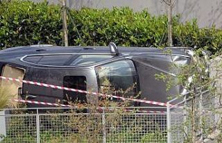 Sarıyer’de lüks otomobil 15 metreden uçtu: 2...