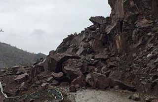 Sason’da heyelan, 25 köy yolu ulaşıma kapandı
