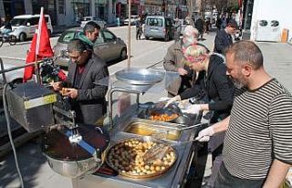 Şehitler için lokma dağıtıldı