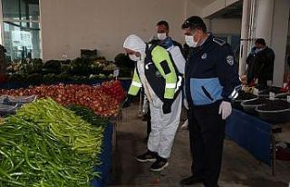 Semt pazarında korona virüs tedbirleri alındı