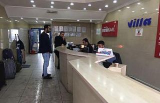 Seyahat izin belgesini alan otogara koşuyor