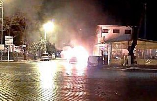 Seyir halindeki otomobil alev alev yandı