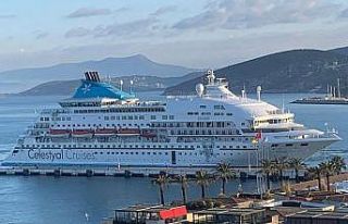 Sezonun ilk gemisi Kuşadası’nda