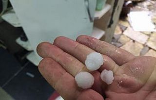 Silvan’da dolu yağışı hayatı felç etti