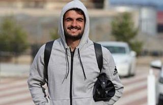 Sivassporlu Fatih Aksoy’dan 35 aileye gıda yardımı