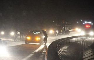 Sivas’ta kar ulaşımda aksamalara neden oldu