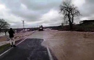 Siverek kırsalında aşırı yağış sele dönüştü