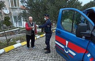 Sokağa çıkma yasağı bulunan yaşlı kadının...