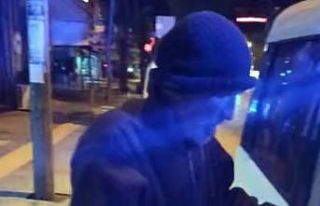 Sokakta yalnız yaşayan yaşlı vatandaşa İzmir...