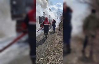 Sondaj makinesi yüklü kamyon alev alev yandı