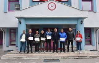 Spor kulüplerine tebrik belgeleri verildi