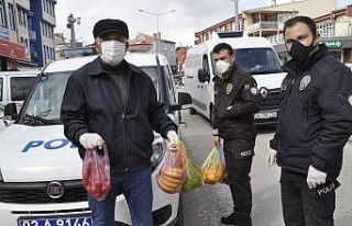 Şuhut’ta evde oturanların ihtiyaçlarını polis...
