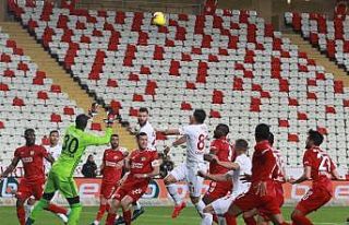 Süper Lig: Antalyaspor: 0 - Sivasspor: 0 (İlk yarı)