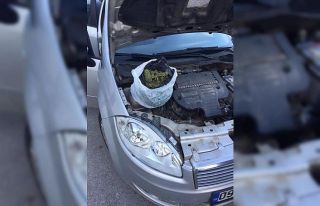 Şüpheli aracın motor kısmından 475 gram uyuşturucu...